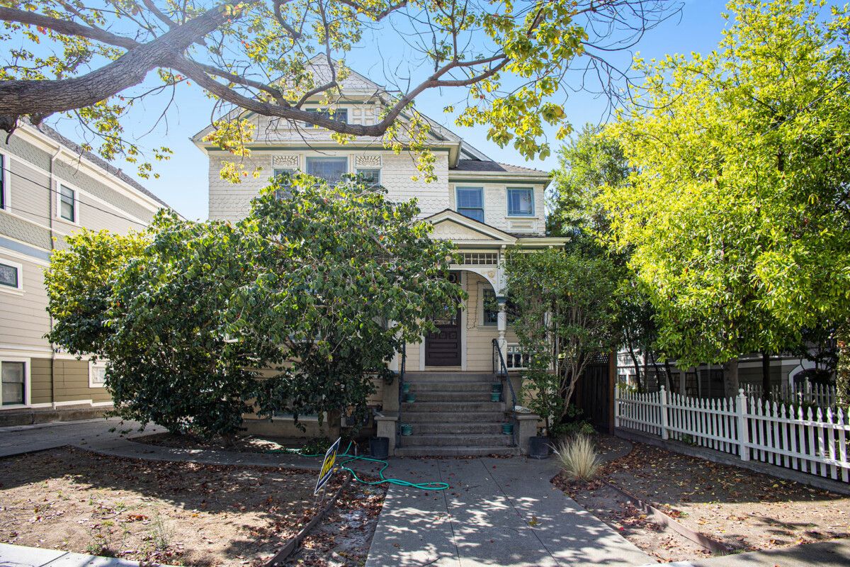 1828 Clinton Ave #C