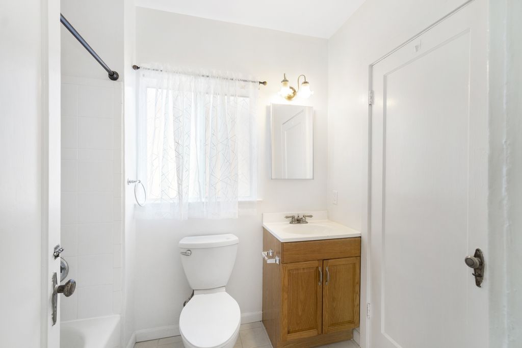 1047 Santa Clara Ave #2 