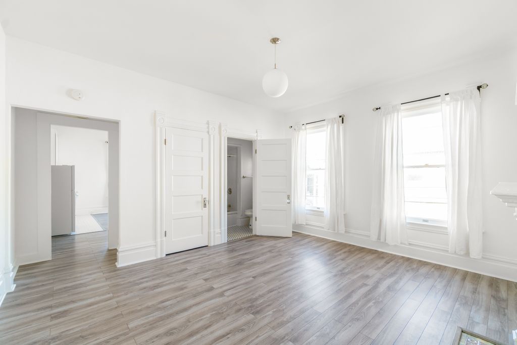 2103 Clinton Ave #C