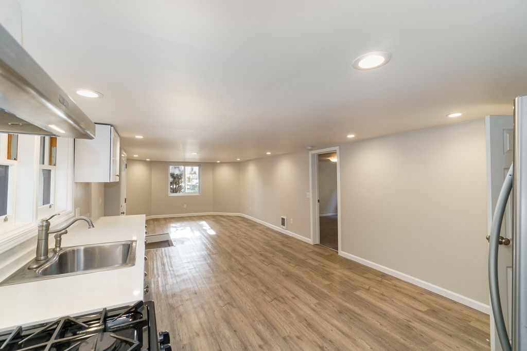 1528 Mozart Street #B