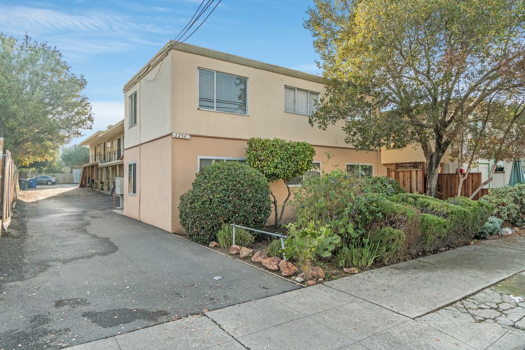 2256 Pacific Ave #B