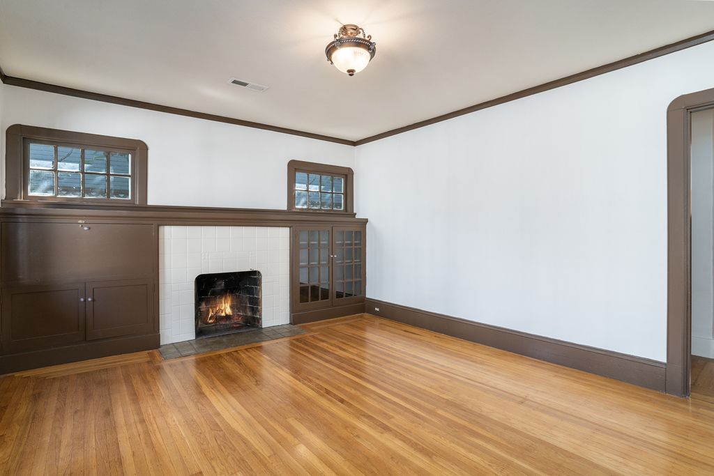 2122 Lincoln Ave