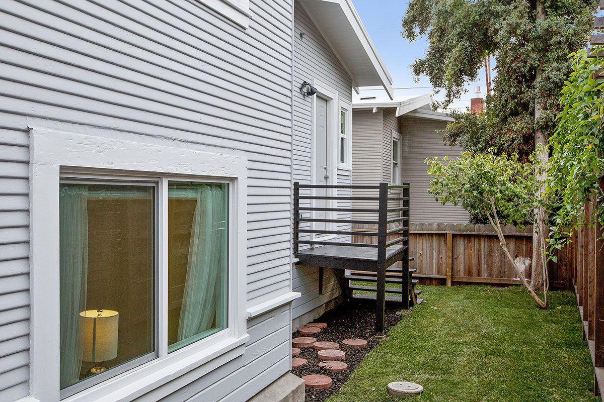 1005 College Avenue