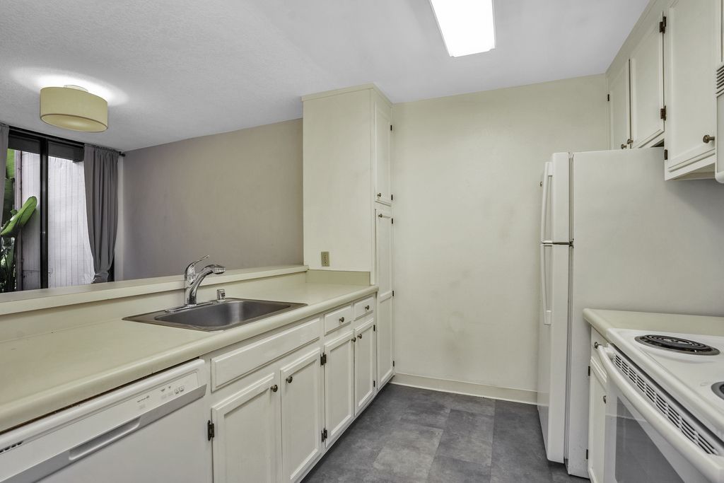 2101 Shoreline Drive #155