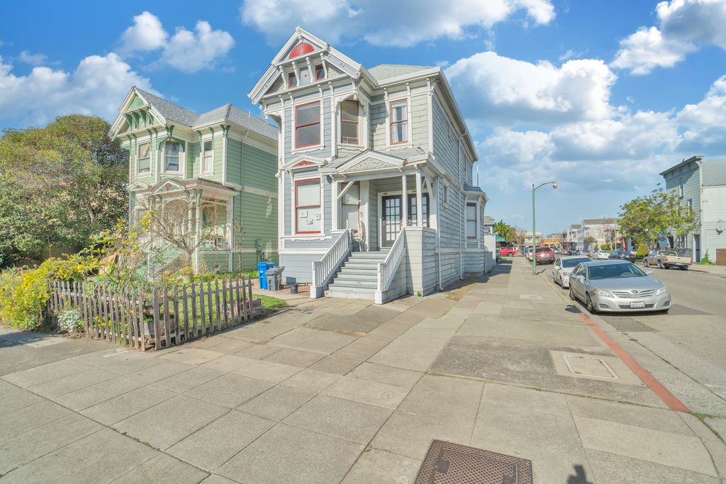 1519 1/2 Everett St 