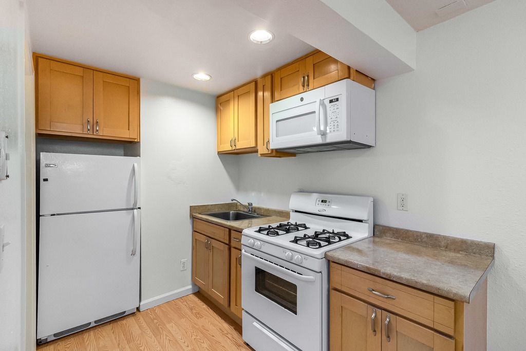 935 Central Ave #E