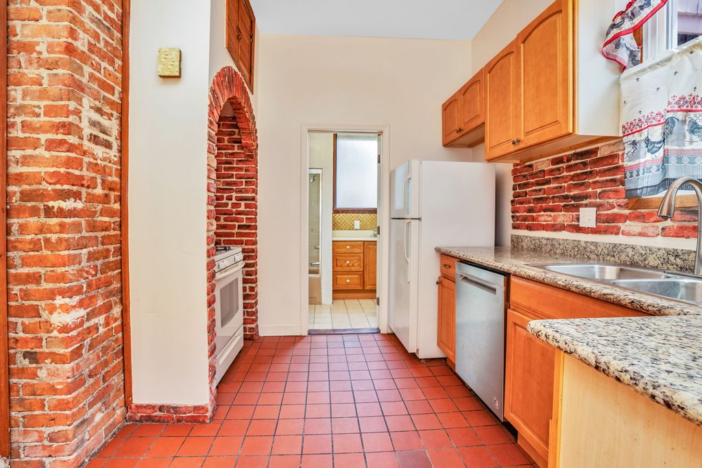 1624 Santa Clara Ave - Lower unit