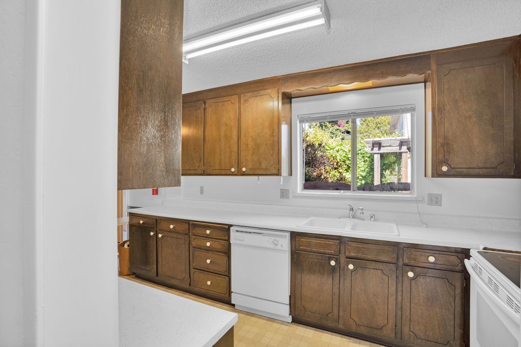 920 Taylor Ave #A