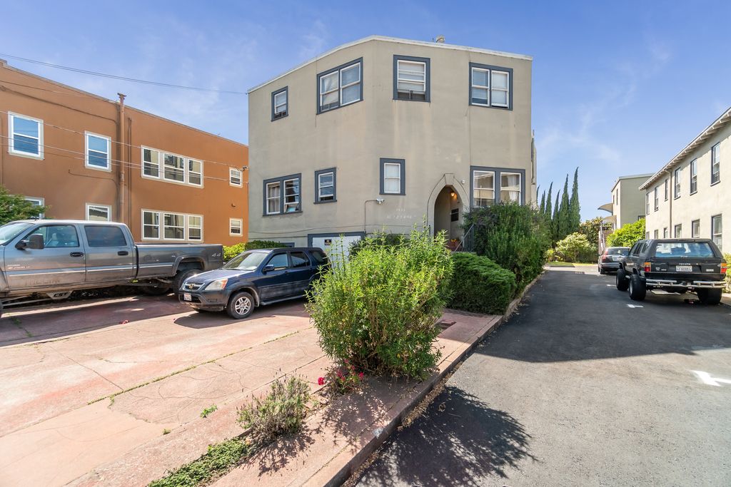 1535 Everett #D