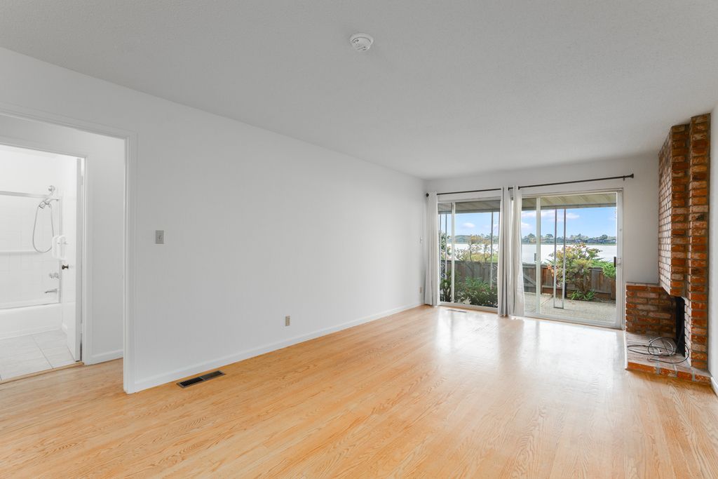 2616 Bayview Drive 