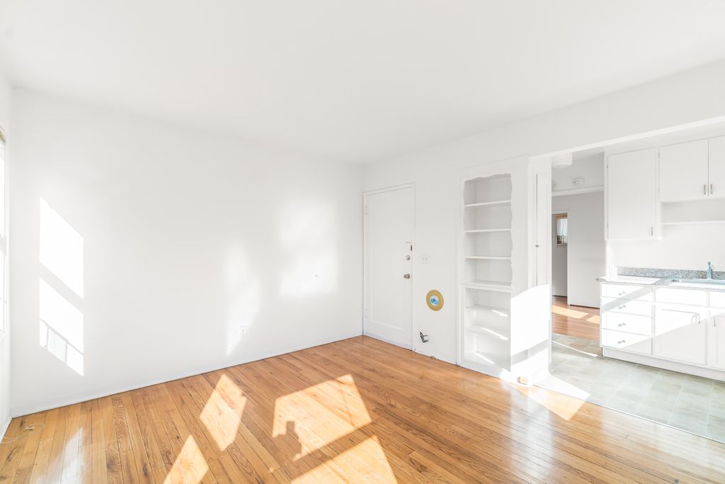 1535 Everett Street #C