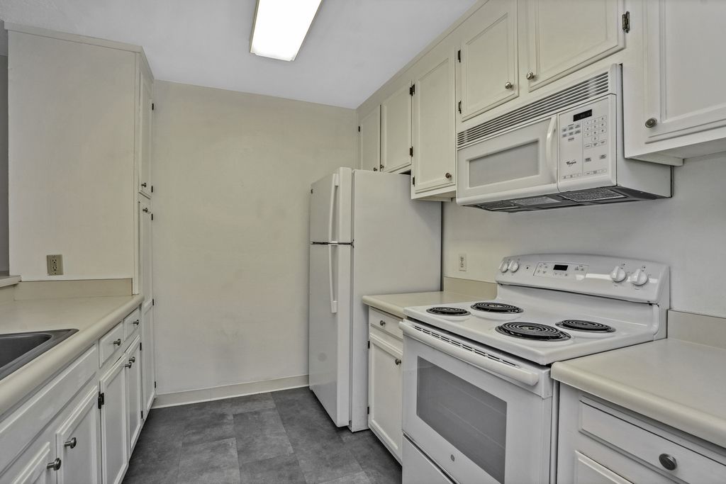 2101 Shoreline Drive #155