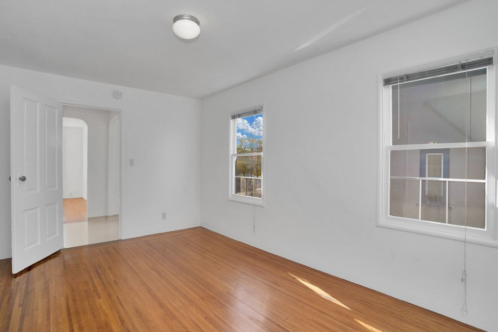 1537 Everett Street #5