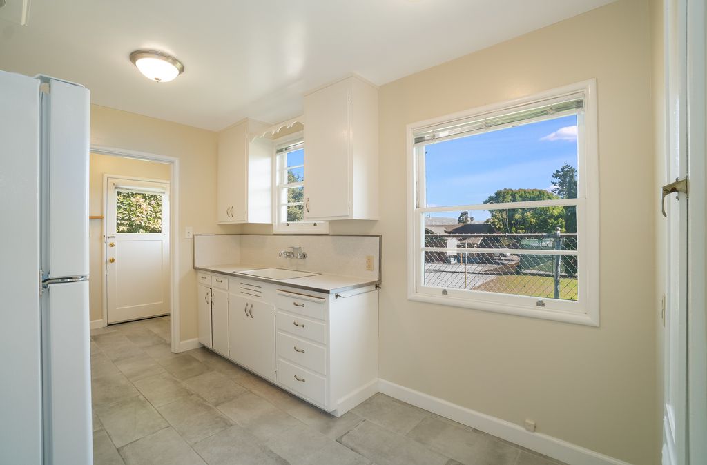 511 1/2 Haight Ave #D
