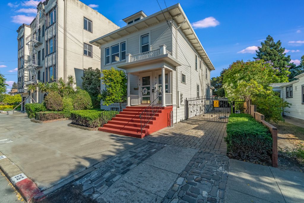 616 Santa Clara Ave 