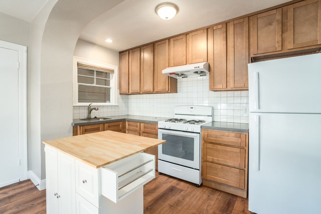 1612 Concordia Street - Upper unit