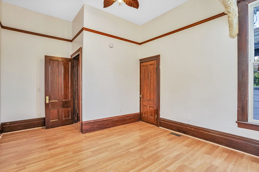 1624 Santa Clara Ave - Lower unit