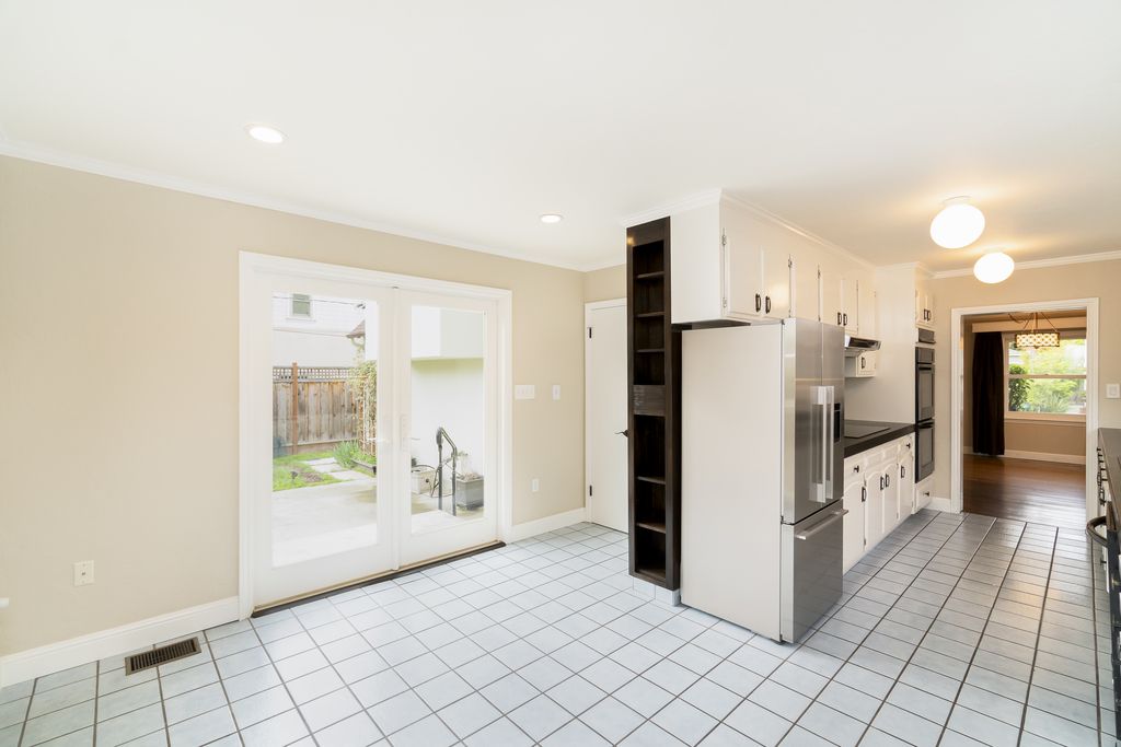 2807 Windsor Dr.