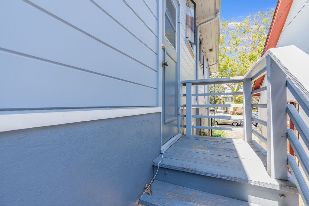 2034 Central Ave - Upper unit