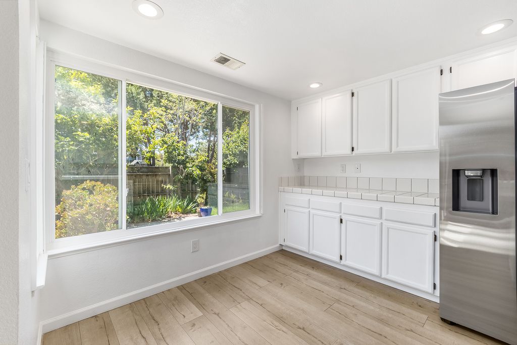 8 Vista Road 
