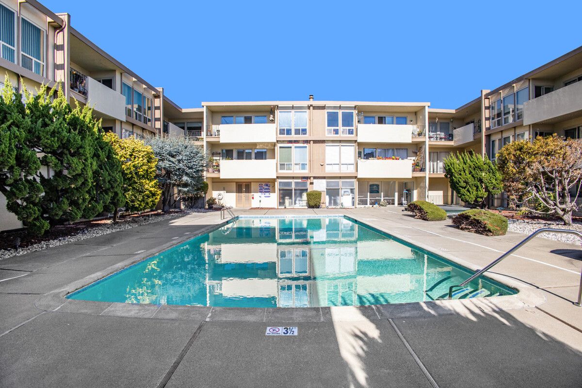 1825 Shoreline Drive, #208
