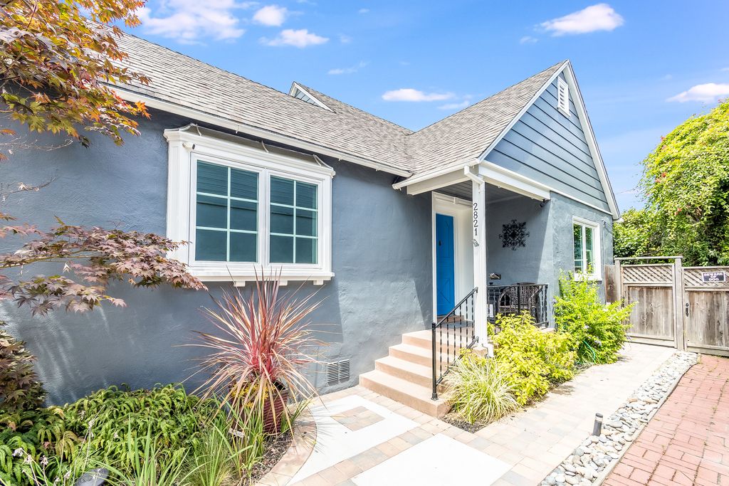 2821 Windsor Drive 