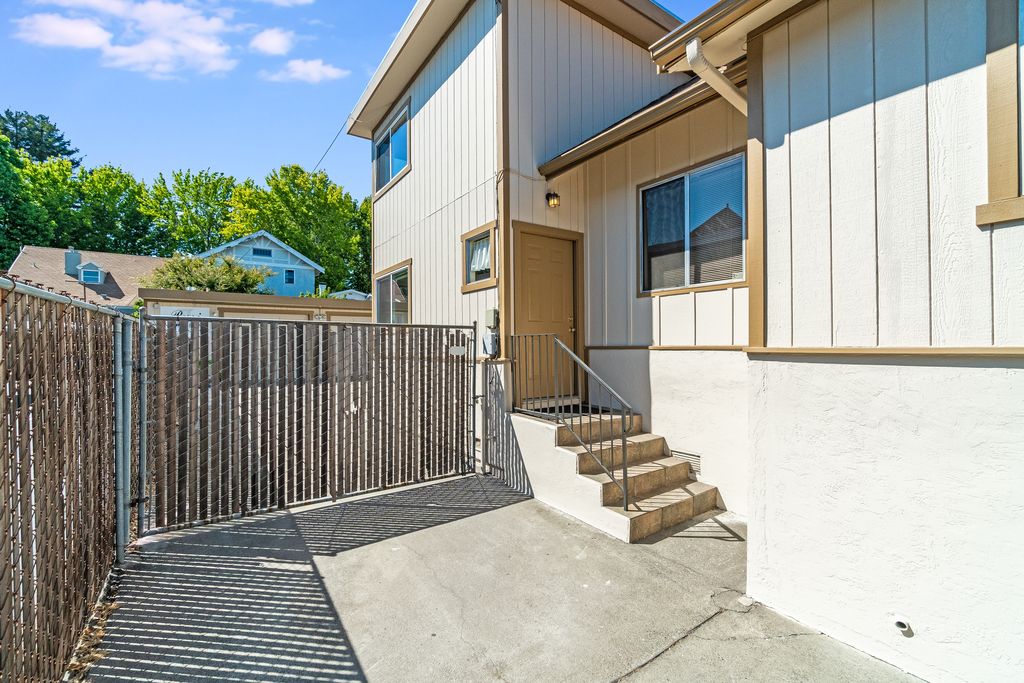 1319 High Street #B