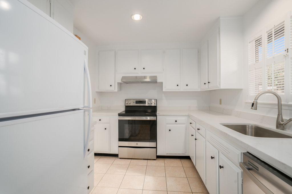 2616 Bayview Drive 