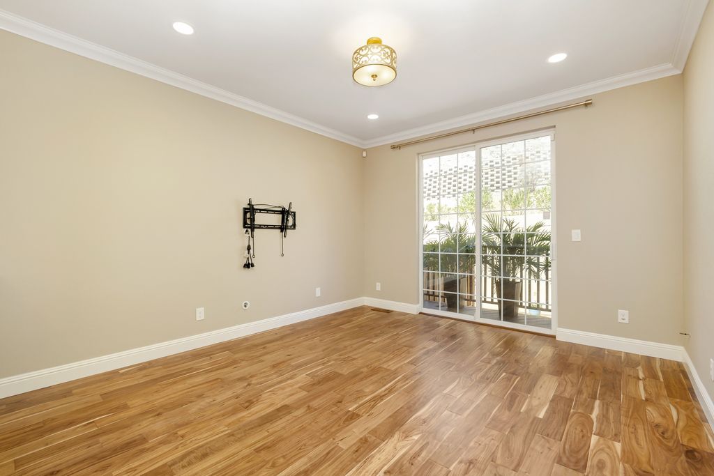 1260 Ariane Ct 