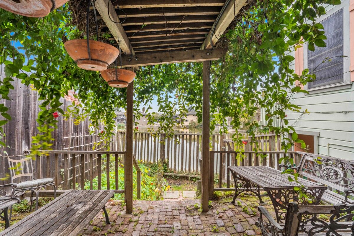 2114 Clinton Ave unit 1/2
