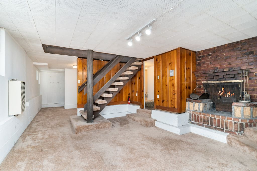2114 Clinton Ave #C