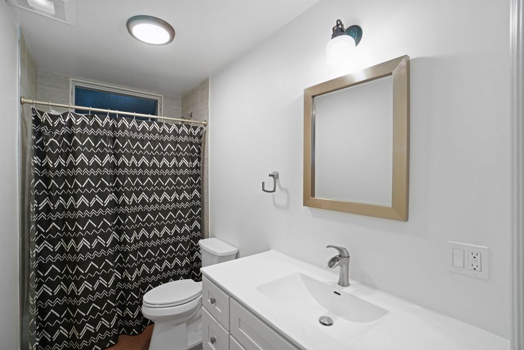 1524 Pearl Street - lower duplex
