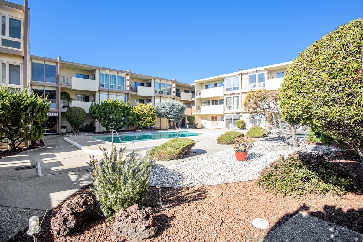 1825 Shoreline Drive, #208