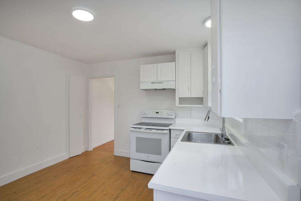 469 Santa Clara Ave