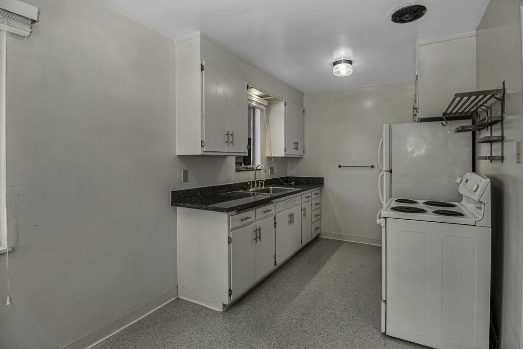 2145 Santa Clara Ave #B
