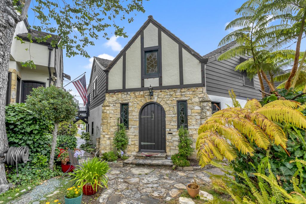 1543 Santa Clara Ave #C
