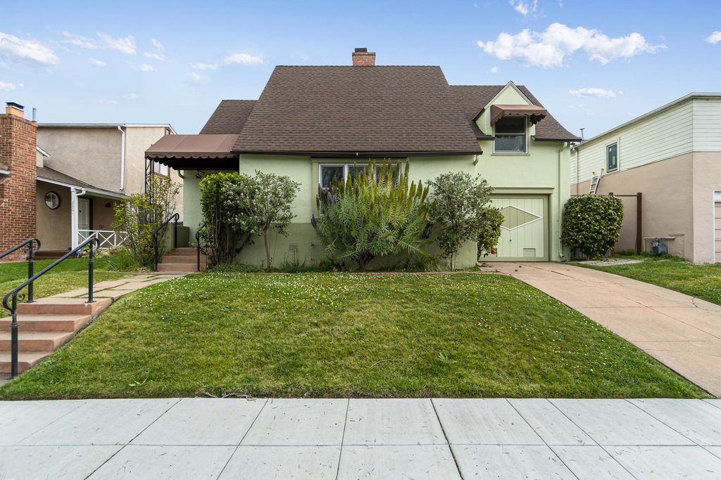 2807 Windsor Dr.
