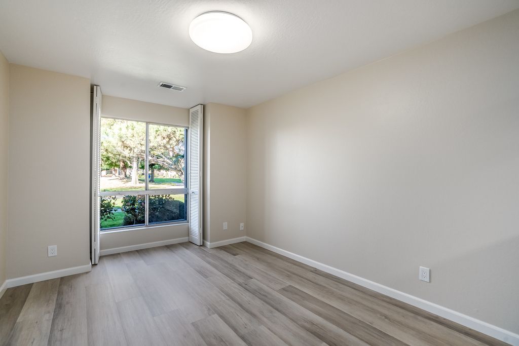 1049 Tahiti Lane 