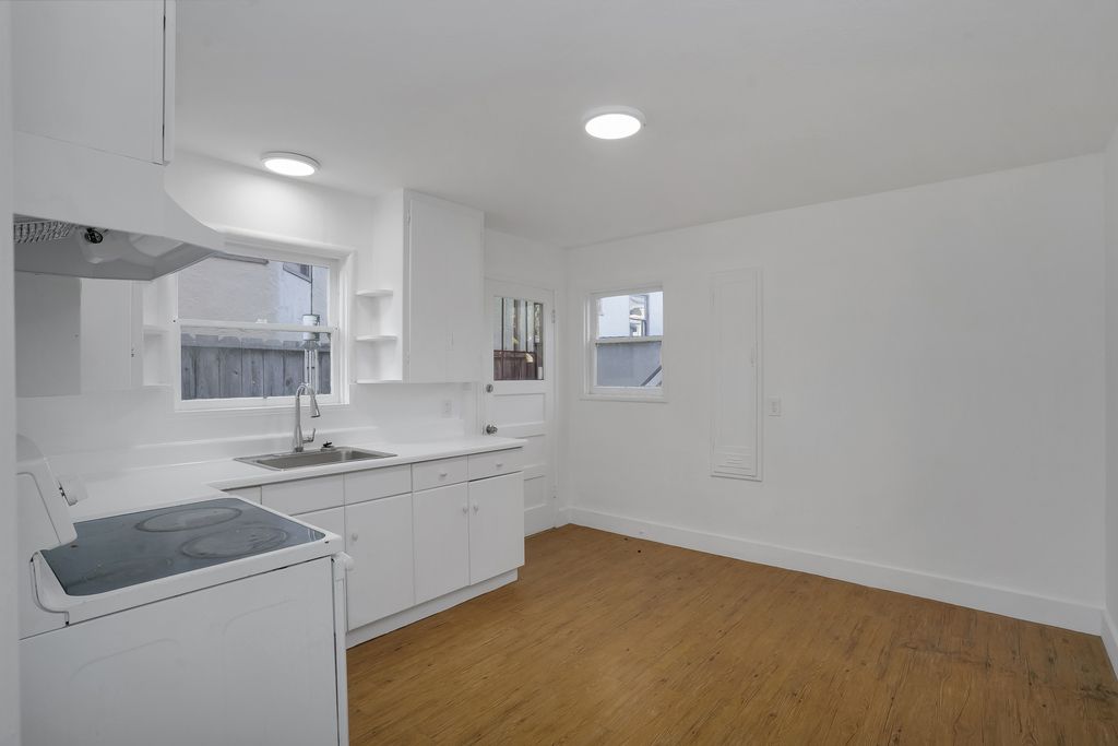 469 Santa Clara Ave