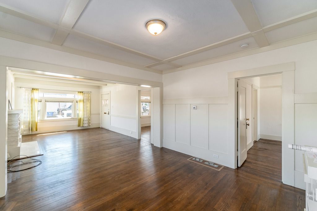 2431 Clement Ave
