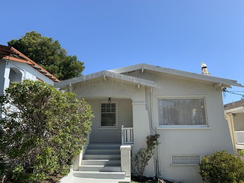 240 Sunnyside Avenue