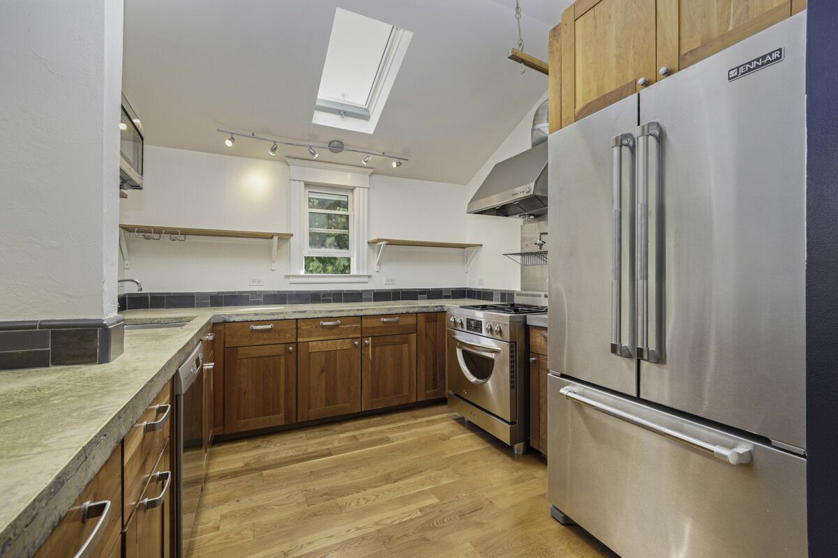 1515 Mozart Street #B