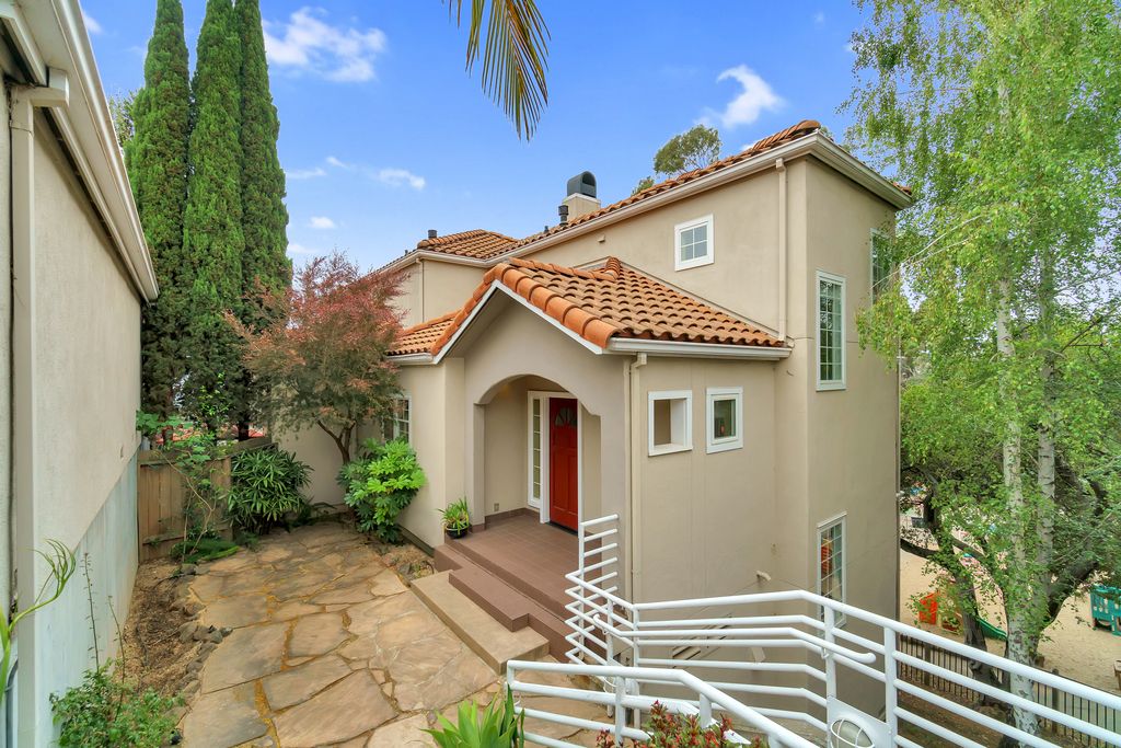 4614 Redwood Road