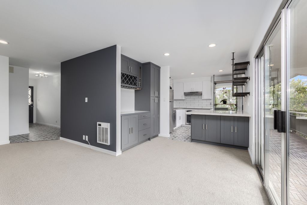339 Broadway #210