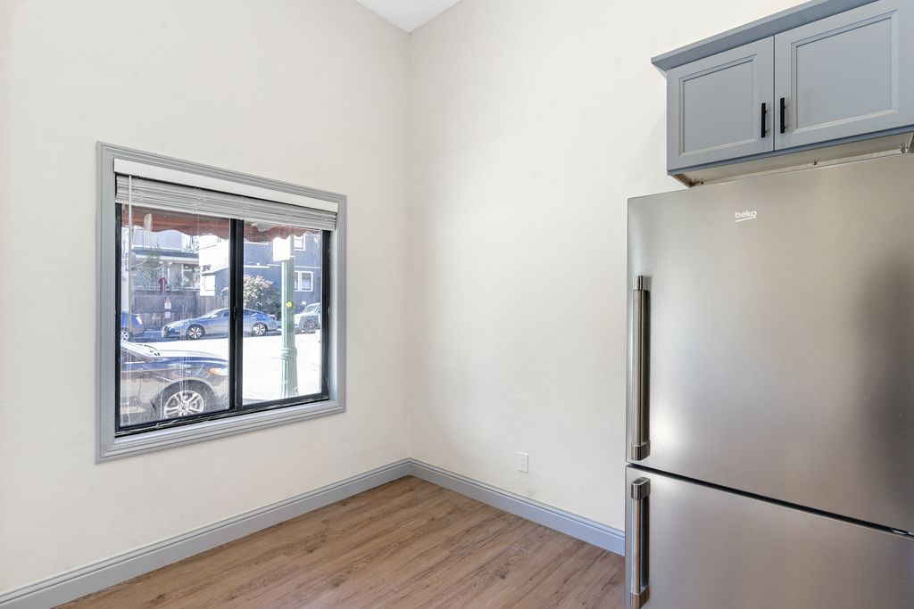 1411 Encinal Ave 