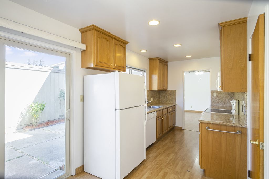 1125 Island Drive 