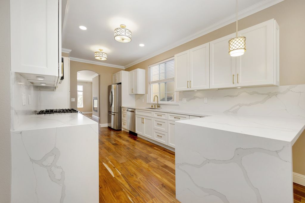 1260 Ariane Ct 