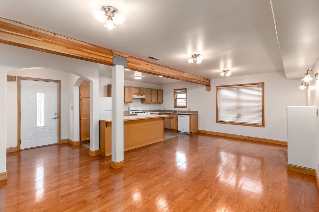 2037 Clinton Ave #B