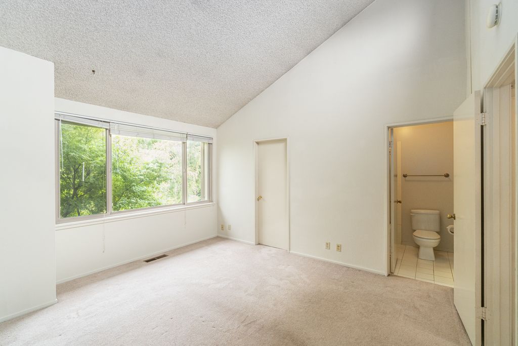 3158 Phoenix Lane