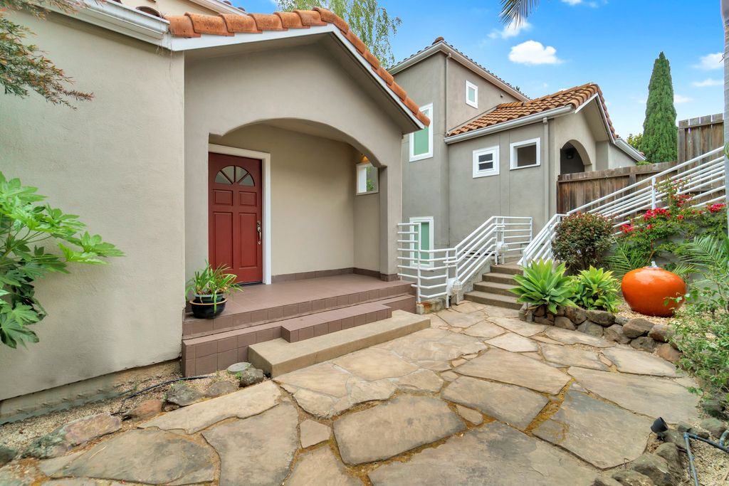 4614 Redwood Road